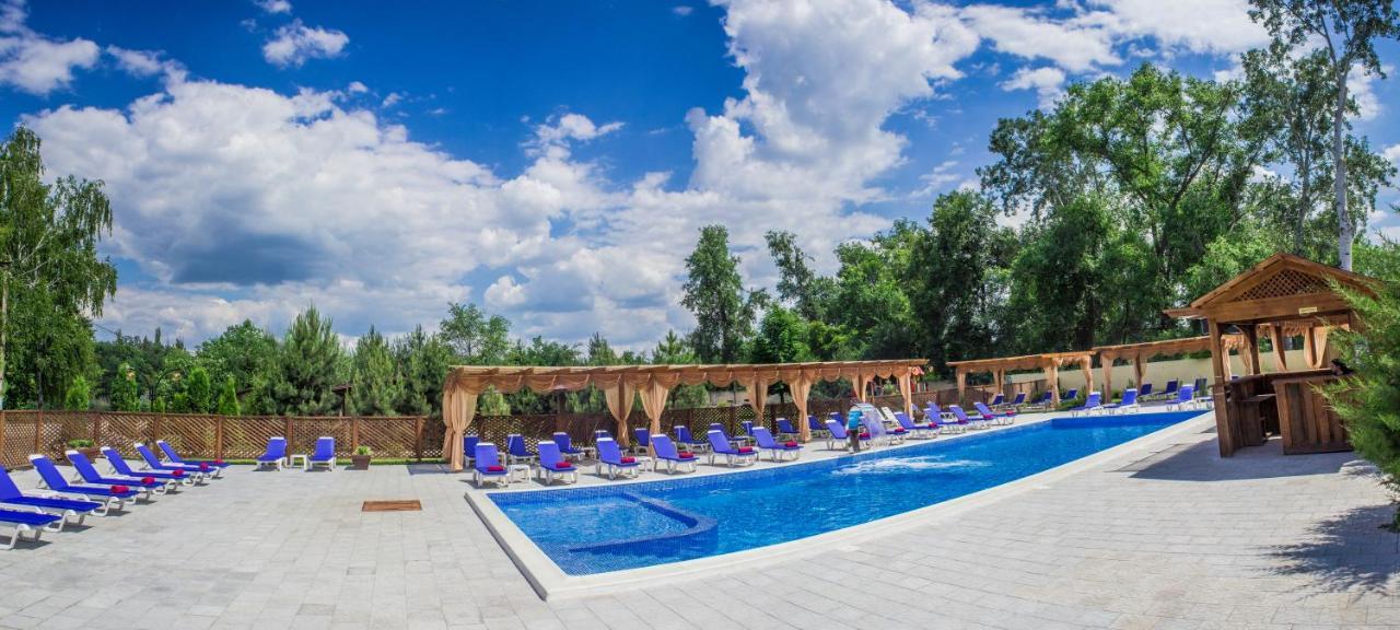 Relax Hotel - Restaurant Complex Novomoskovsk Exteriér fotografie